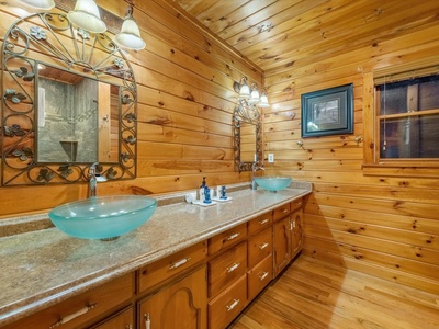 Sunrise on the Ridge - Primary Suite Bathroom