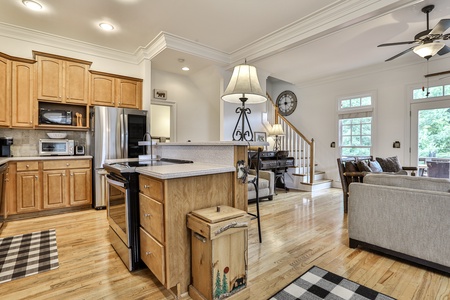 Bear Pause Cottage - Kitchen Island