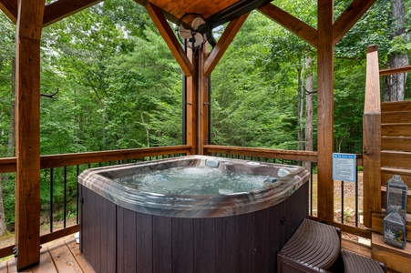 Three Loves Cabin - Covered Hot Tub