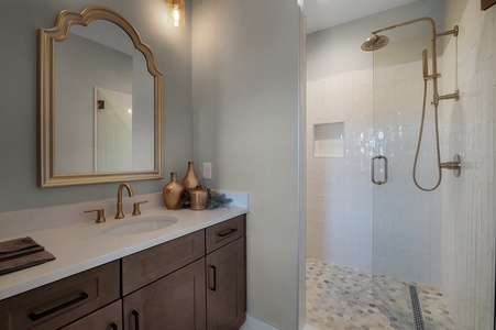 The Downtown Sanctuary - Upper Level Primary King Bedroom's Bathroom