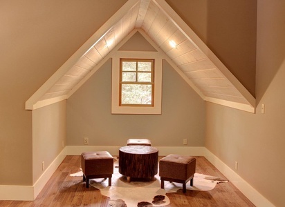 Blue Ridge Lake Retreat - Upper-Level King Bedroom Sitting Area