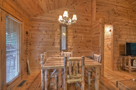 Ole Bear Paw Cabin - Dining Table