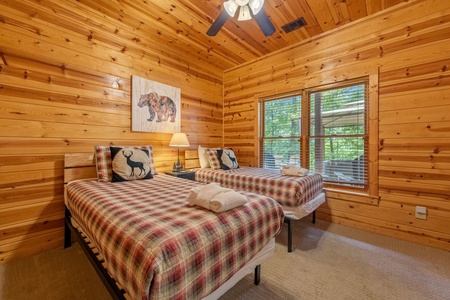 Moonlight Lodge - Lower Level Twin Bedroom