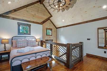 Daybreak Ridge - Loft Queen Bed