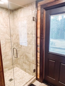 Misty Mountain Treehouse - Main level Shower