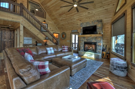 Whisky Creek Retreat- Living area with loft access