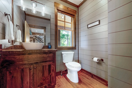 Daybreak Ridge - Entry Level Shared Bathroom