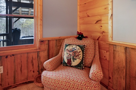 Golden Getaway: Lower Level Guest Queen Bedroom