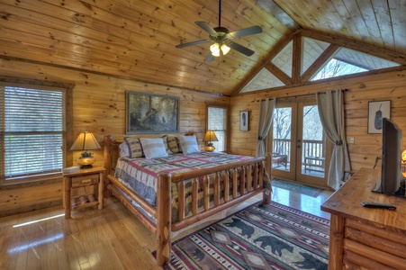 Feather Ridge - Upper Level King Suite with Private Deck