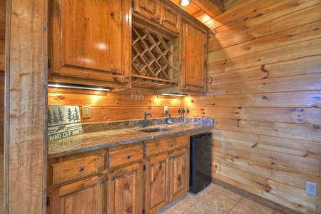 Grand Bluff Retreat- Lower level wet bar area