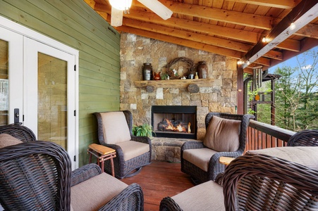 Hayes Haven - Entry Level Deck Fireplace