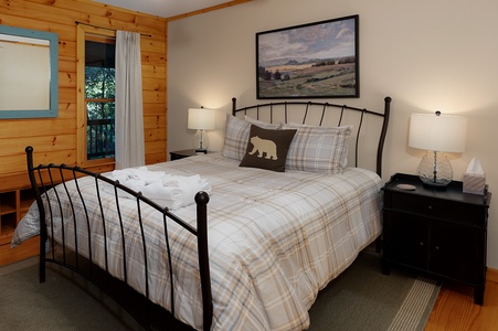 Cartacay River Retreat - Entry Level Queen Bedroom