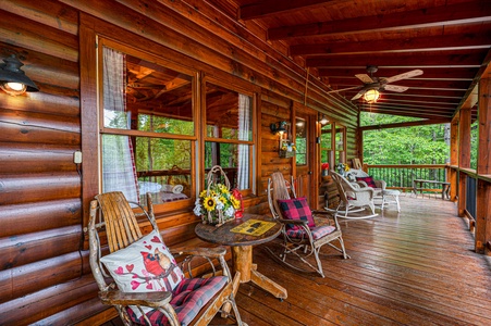 Three Loves Cabin - Entry Level Deck Seating