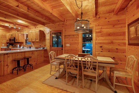 Cartacay River Retreat - Entry Level Dining Room