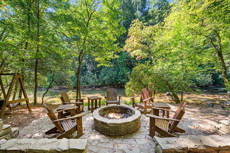 Mountaintown Creek Lodge - Creekside Firepit