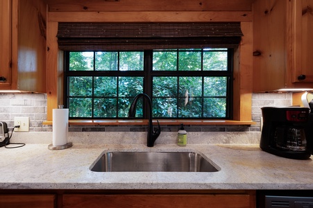Creek Music Cabin - Experience Serinity While Washing Dishes