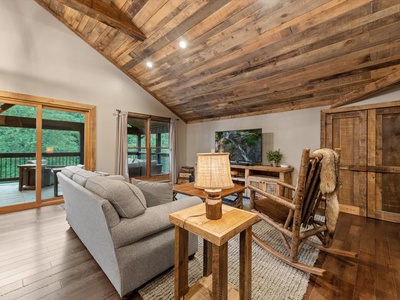 The River House - Upper Level King Suite Living Room