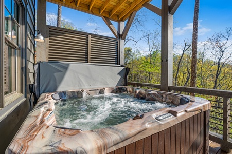 Mountain Air - Lower-Level Deck Hot Tub