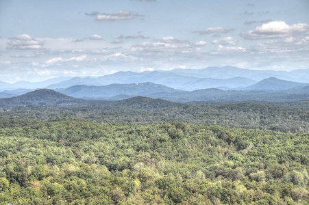 Grand Bluff Retreat- Long range mountain views