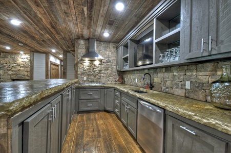 A Stoney River - Lower Level Fully Equipped Kitchen