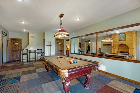 Loving Lodge - Billiards Room