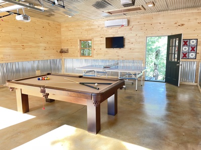 Kricket's Overlook- Game room area with a pool table and ping pong table
