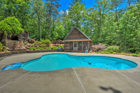 Deer Watch Lodge - Pool view with pool house