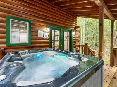 Lazy Bear Cove- Back porch hot tub