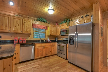 Stoney Creek Retreat - Kitchen with Stainless Steel Appliances