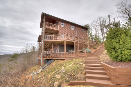 Amazing View - Exterior side view of the cabin leading to the firepit