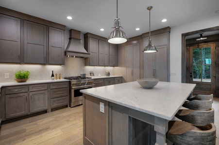 Vacay Chalet - Kitchen Island