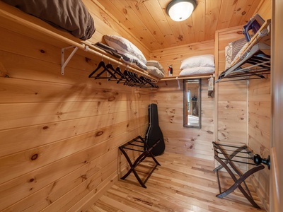 Soaring Hawk Lodge - Upper Level Master Bedroom Closet