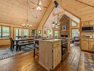 Fern Creek Hollow Lodge - Entrance View