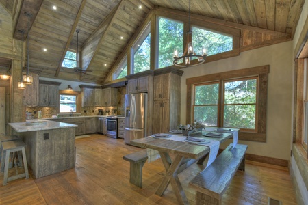 Creekside Bend- Dining area