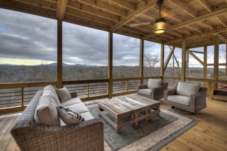 Privacy Peak - Lower Level Deck Lounge