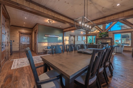 Southern Star- Dining room area with table and chairs