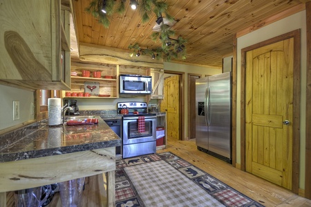 Toccoa Mist- Kitchen area with full appliances