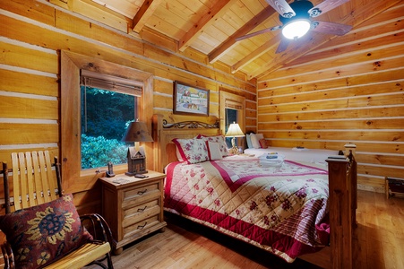 Mountaintown Creek Lodge - Upper Level Twin Bedroom