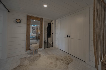 AFrame of Style - Main Level King Suite Closet and Private Bathroom