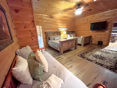 Mountaintown Creek Lodge - Lower Level Double Queen Bedroom