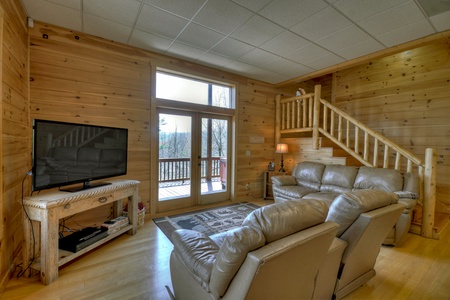 Blue Jay Cabin- Lower level Den area