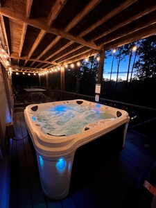 Scenic Ridge - Lower Level Deck Hot Tub