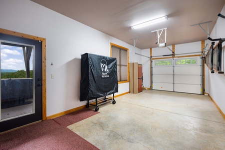 Peacock Chalet- Lower Level Garage-Ping Pong