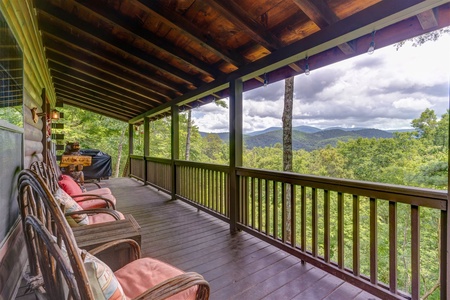 Yanasa Retreat - Main Level Deck and Seating