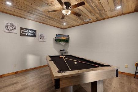 The Peaceful Meadow Cabin- Lower Level Game Room
