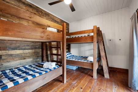 Around the Bend - Lower Level Bunkbed Bedroom