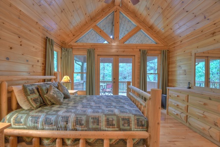 Stoney Creek Retreat - Upper Level Queen Primary Suite with Deck Access