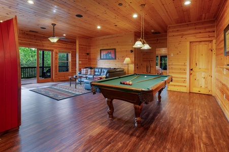 Moonlight Lodge - Pool Table