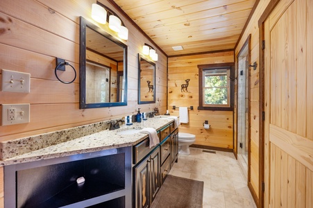Hawksnest - Entry Level Shared Bathroom