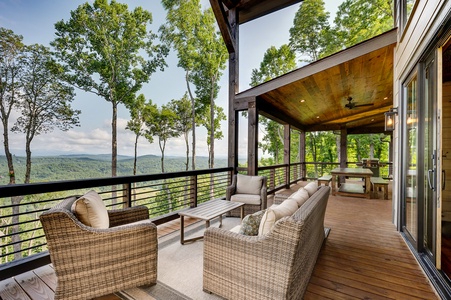 Daybreak Ridge - Entry Level Deck Seating